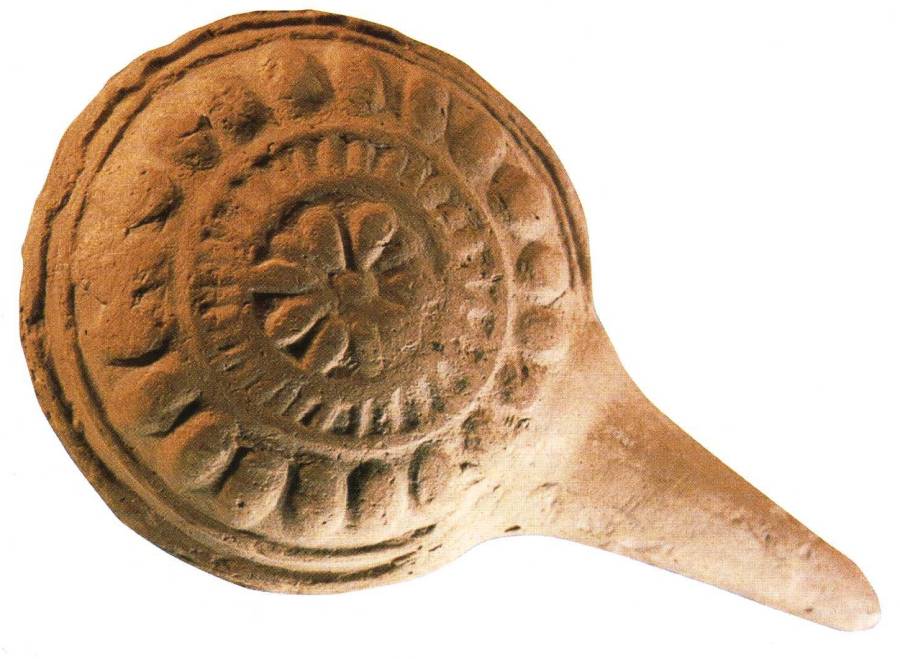 hochet a manche en terre cuite - Cognac.jpg